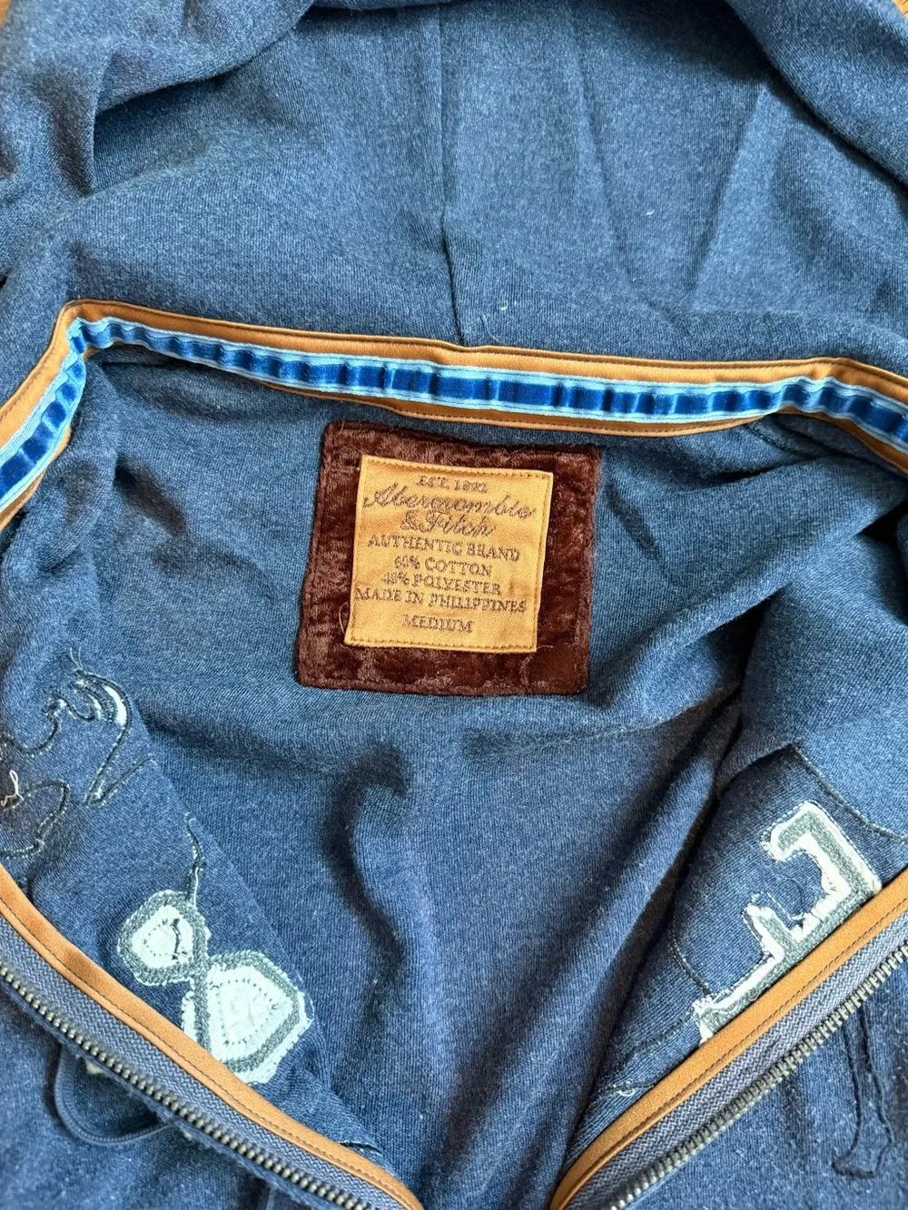 Women’s Abercrombie & Fitch Navy Blue Hooded Full Zip Sweatshirt. Size Medium